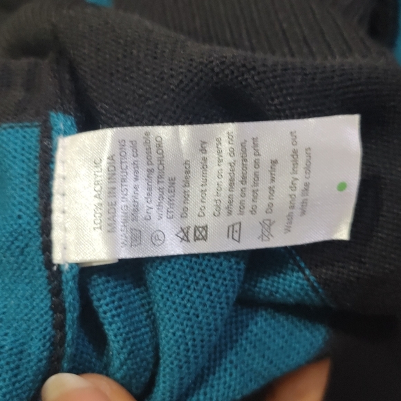 Colorblocked sweater with skirt - Picture 5 of 5